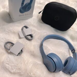 Brand new Beats Solo 4 - Slate blue with APPLE CARE +